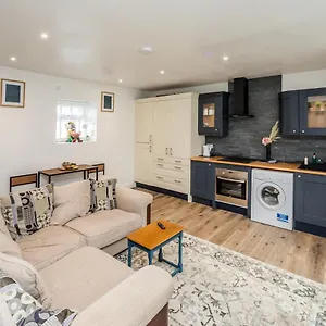 The Cosey Tucked-away 2 Or 3 Bedroom Options , Huddersfield United Kingdom